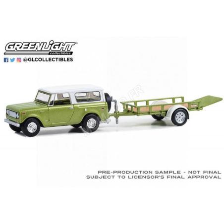 Miniatura  HARVESTER SCOUT 1970 WITH GREEN FLAT TRAILER (OUT OF STOCK)